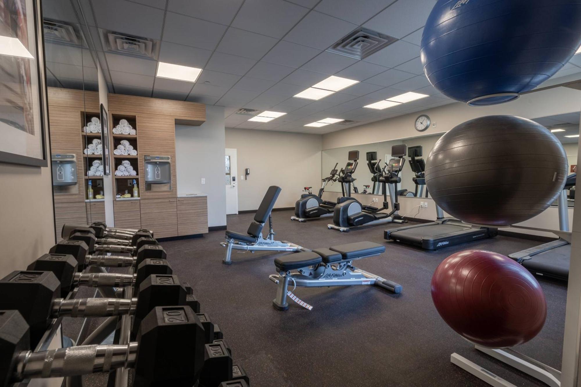 Towneplace Suites By Marriott Clinton Luaran gambar